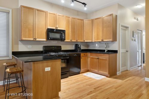 4129 Mozart St, Chicago, IL 60618-2708