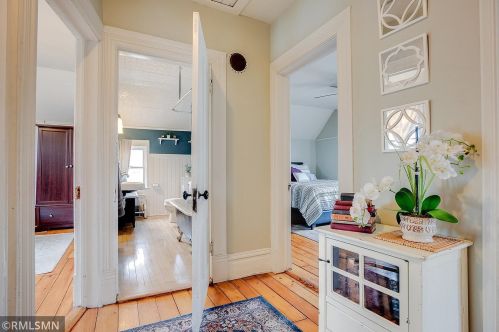 381 Case Ave, Saint Paul MN 55106-3527 exterior