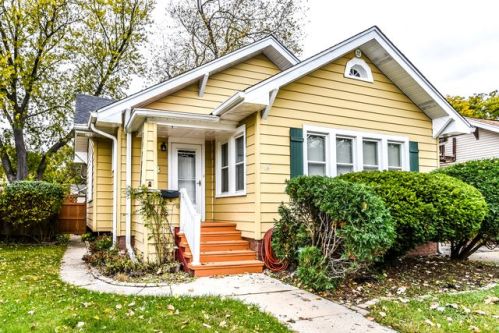 28 Burton St, Waukegan, IL 60085-4604