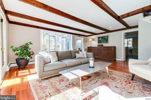 7804 Ridgecrest Dr, Alexandria VA 22308-1053 exterior