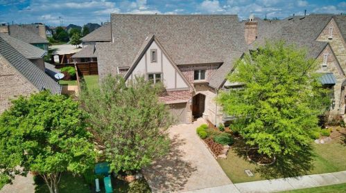 637 Clearwater Dr, Irving TX  75039-3651 exterior