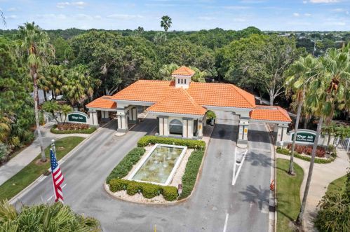 592 Cortina Ln, Fort Pierce FL 34986-1742 exterior