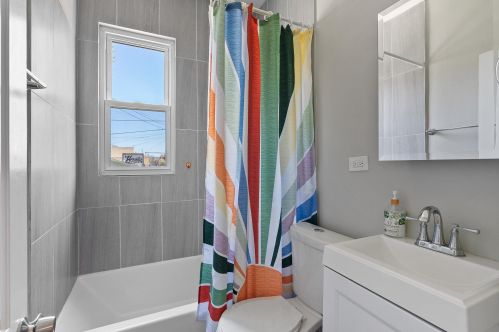 3232 Booth St, Milwaukee WI  53212-2136 exterior