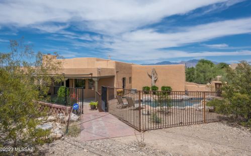 7015 Camino De Los Caballos, Tucson AZ 85743-9689 exterior