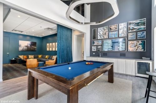 450 Waterside Dr, Chicago IL  60601-4702 exterior