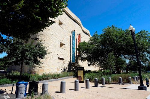 1311 Delaware Ave, Washington DC  20024-3930 exterior