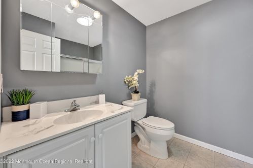 19 New Jersey Ave, Lavallette NJ 08735-2528 exterior