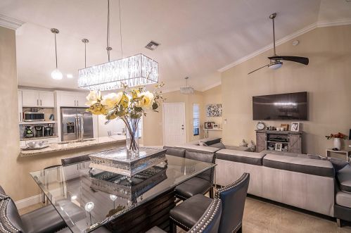 7195 Le Chalet Blvd, Boynton Beach FL 33472-5033 exterior