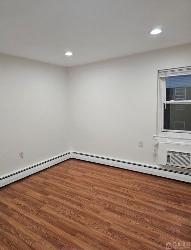 32 Woodedge Ave, Edison NJ exterior