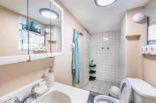 5833 Whipple St, Chicago IL 60659-3708 exterior