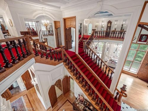 2009 Victoria Hl, Rochester MI exterior