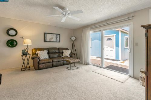 2448 Tanager Ct, Concord CA 94520-1523 exterior