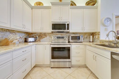 6756 Molakai Cir, Boynton Beach FL 33437-7025 exterior