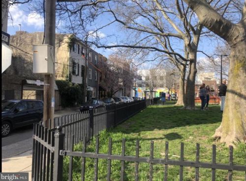 636 Manton St, Philadelphia PA  19147-4829 exterior