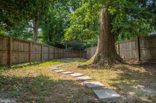 102 Ritchie Ave, Silver Spring MD  20910-5112 exterior