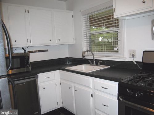 6621 Cavalier Dr, Alexandria VA 22307-1307 exterior