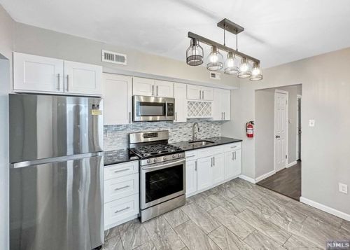 161 St, Union City NJ 07087-5439 exterior