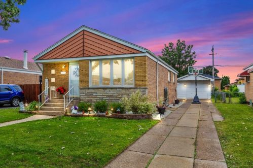 4048 81st St, Chicago, IL 60652-2933