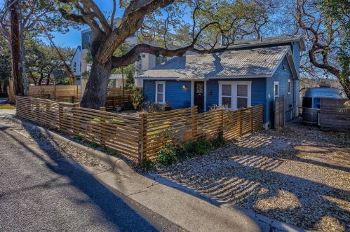 1110 5th St, Austin TX  78702-3812 exterior