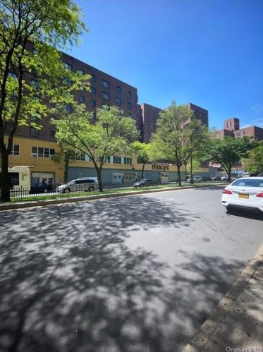 1410 Metropolitan Ave, Bronx NY  10462-7402 exterior