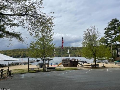 391 Shr Trl, Sparta NJ 07871-1403 exterior