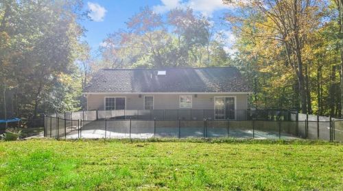 306 Silver Hl Rd, Derby CT 06418-1139 exterior