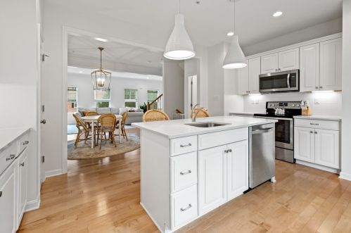 868 Highpointe Cir, Pittsburgh PA 15220-1854 exterior