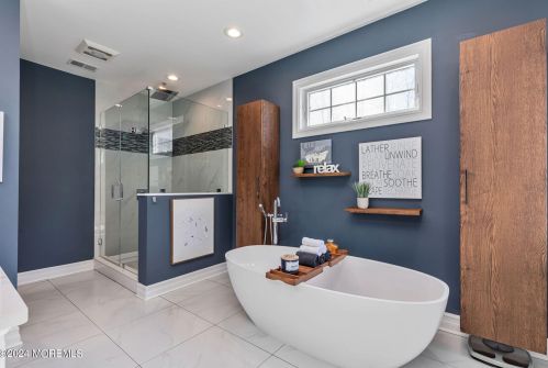 277 Broadway, East Freehold NJ 07728-1813 exterior