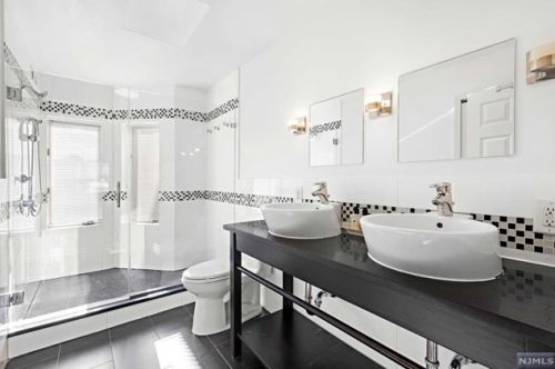 311 Nelson Ct, Edgewater NJ  07020-1618 exterior