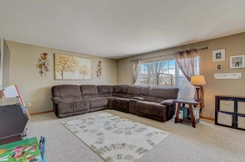 608 Chadwick Dr, Watertown WI 53094-5907 exterior