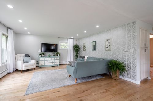 8934 Seneca Rd, Milwaukee WI 53217-2331 exterior