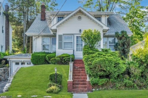 55 Roosevelt Ave, Town Center, NJ 07052-2337