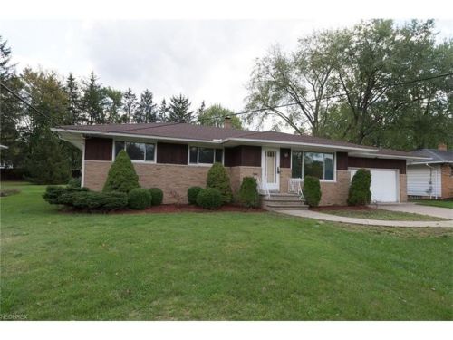 18245 Bonnie Ln, Cleveland OH  44136-4218 exterior