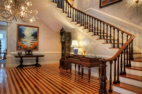 437 Bellevue Ave, Middletown RI 02840-4115 exterior