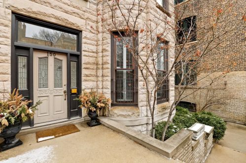 150 Burton Pl, Chicago, IL 60610-1310