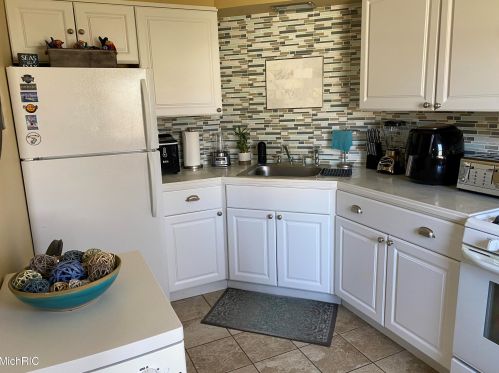 2338 Philo Ave, Meskegon, MI 49441-1365