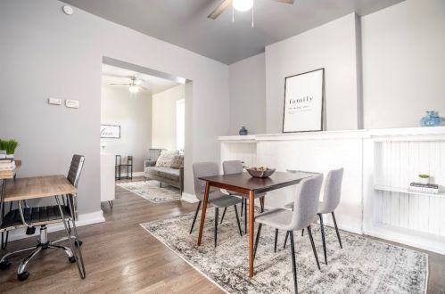 3601 Archer Ave, Chicago, IL 60609-1043