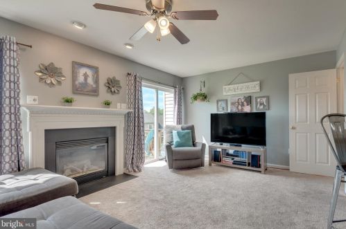 105 Knollwood Dr, Lancaster PA 17601-5613 exterior