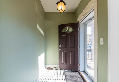 2812 76th St, Chicago, IL 60649-2627