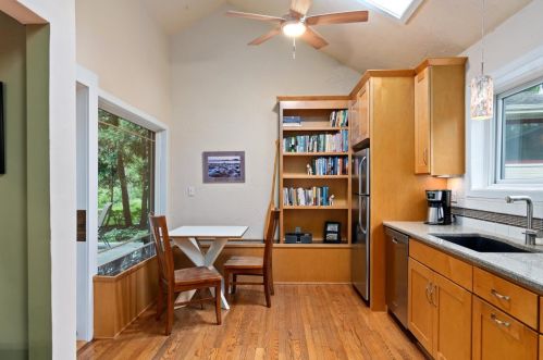 5830 Riv Frst Dr, Milwaukee WI 53209-4524 exterior