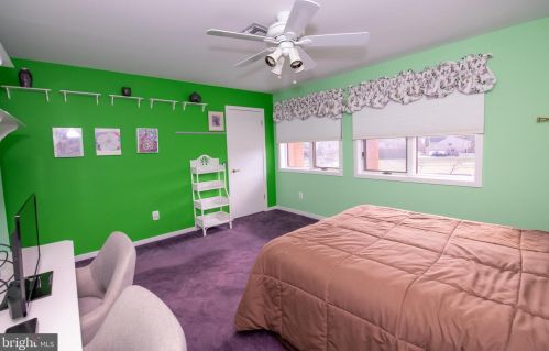 699 Longview Dr, Huntingdon Valley PA 19006-2219 exterior