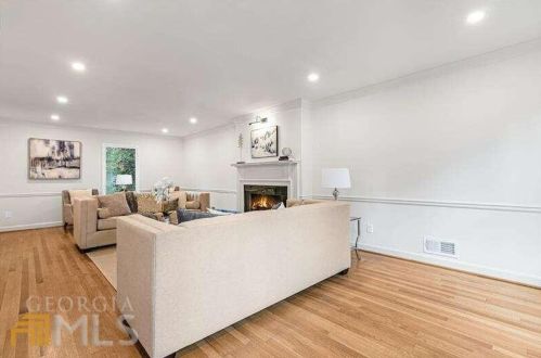 6160 Heards Creek Dr, Atlanta GA  30328-3635 exterior