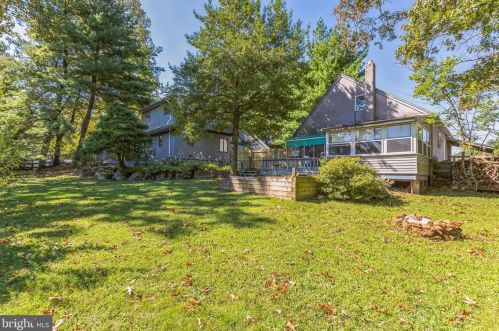 29 Dogwood Ln, Chester PA 19014-1210 exterior