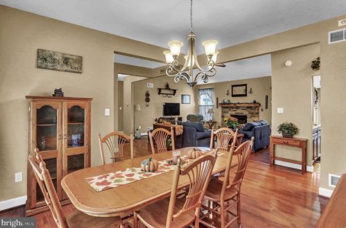 296 Friendly Dr, Hanover PA 17331 exterior