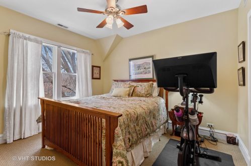 2319 Montrose Ave, Chicago IL 60618-1658 exterior