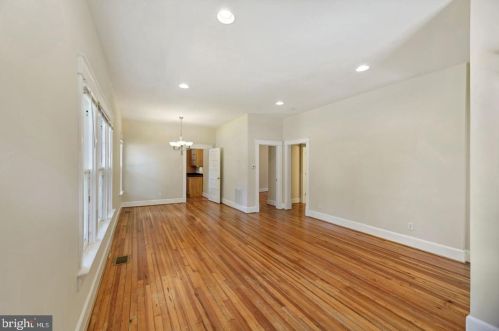 25 Groves Ave, Alexandria, VA 22305-2508