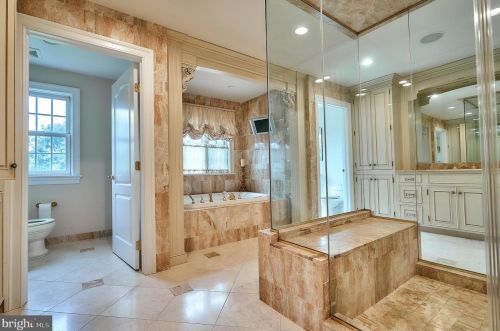 2221 Jefferson Ln, Huntingdon Valley PA 19006-6038 exterior