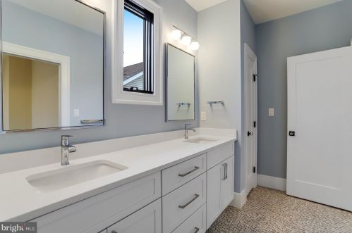 4700 25th St, Arlington VA  22207-3519 exterior