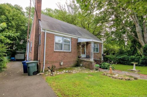 29 Sidney St, Bridgeport, CT 06606-4951