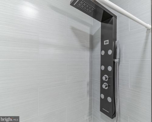 4035 8th St, Philadelphia PA  19140-2233 exterior